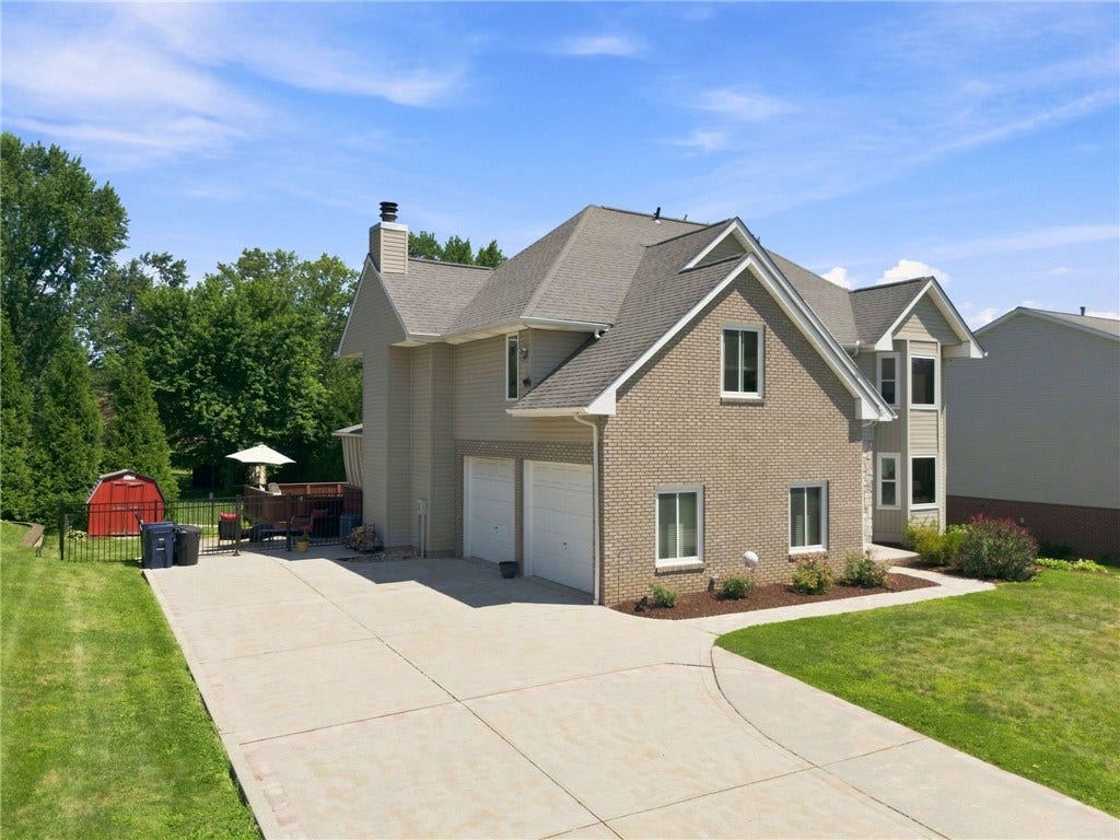 104 Carmella Dr, Irwin, PA 15642