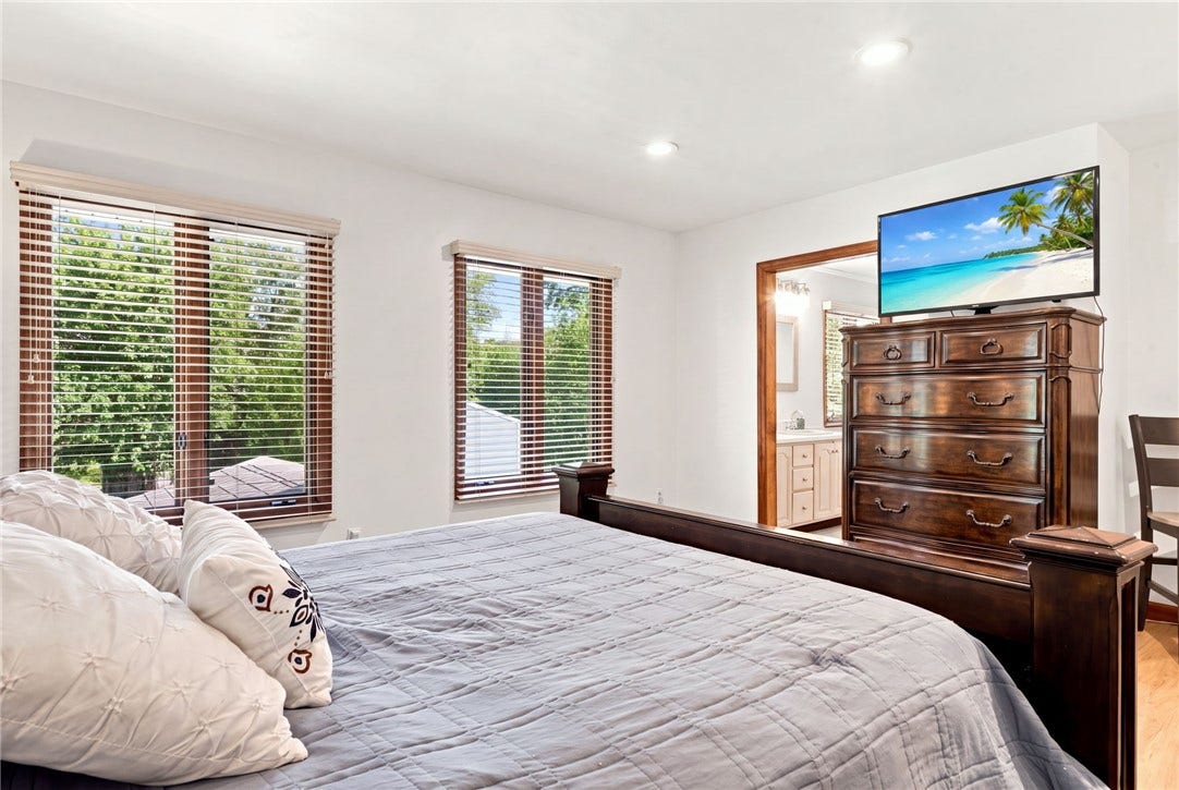 Incudes private bathroom & huge walk in closet