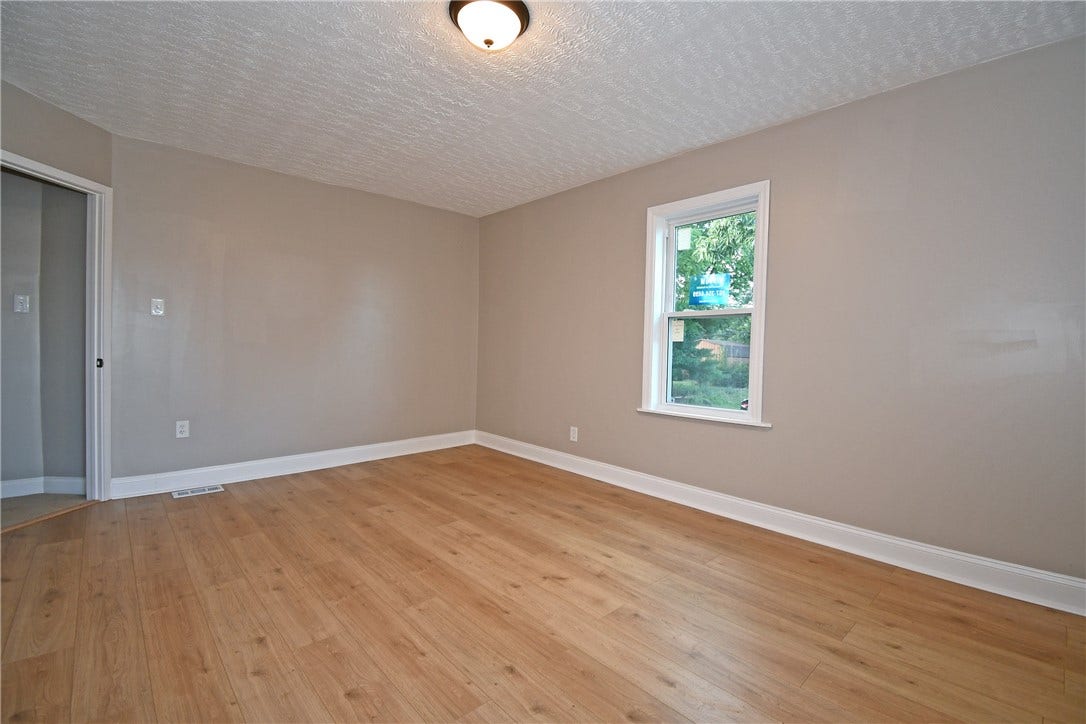 28 Farley St, Washington, PA 15301