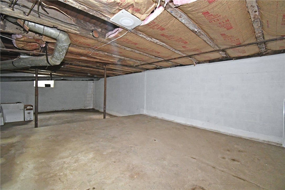 28 Farley St, Washington, PA 15301