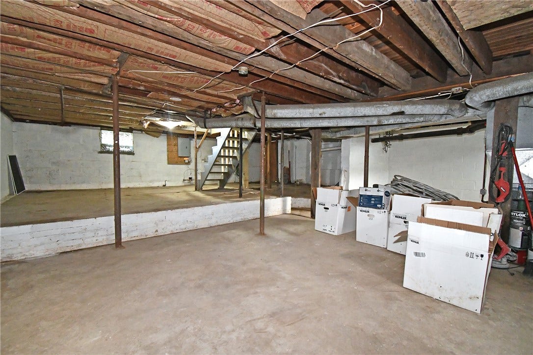 28 Farley St, Washington, PA 15301