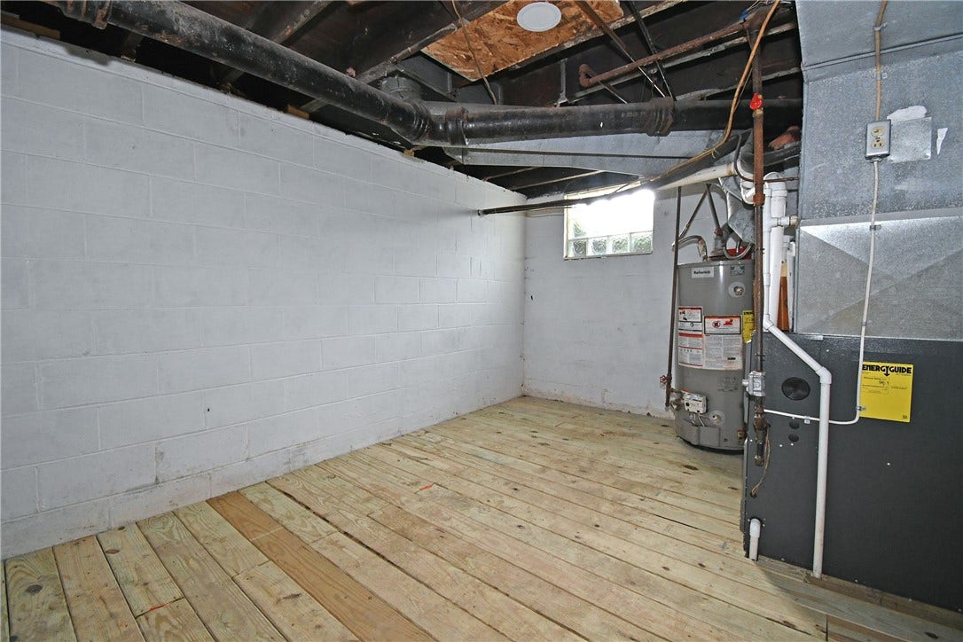 28 Farley St, Washington, PA 15301