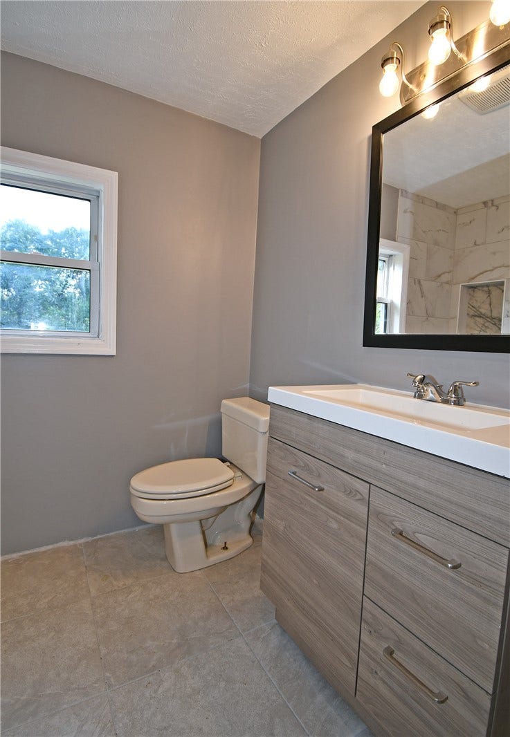28 Farley St, Washington, PA 15301