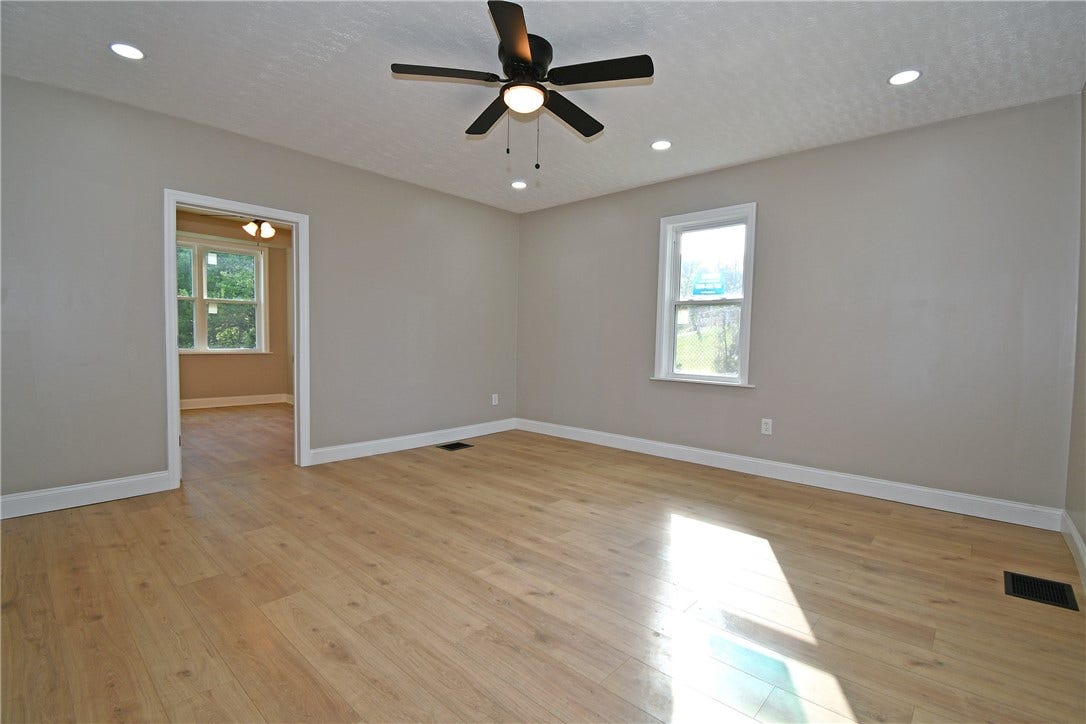 28 Farley St, Washington, PA 15301