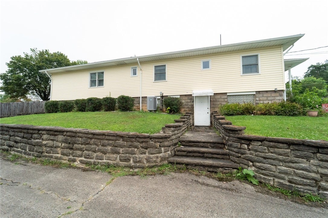 1008 Broad Street, Connellsville, PA 15425