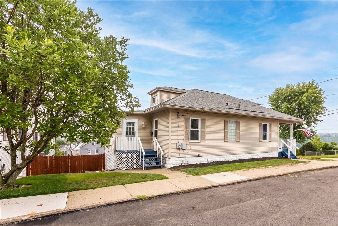 20 2nd St., Irwin, PA 15642