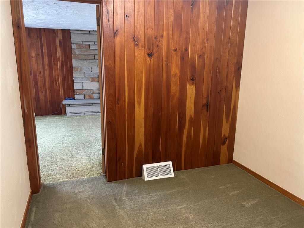 1416 Hawthorne St, Connellsville, PA 15425