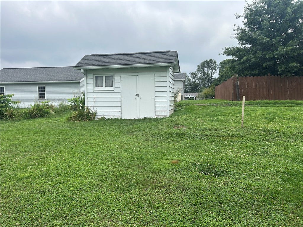 1416 Hawthorne St, Connellsville, PA 15425