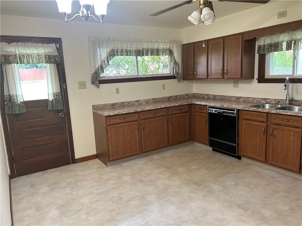 1416 Hawthorne St, Connellsville, PA 15425