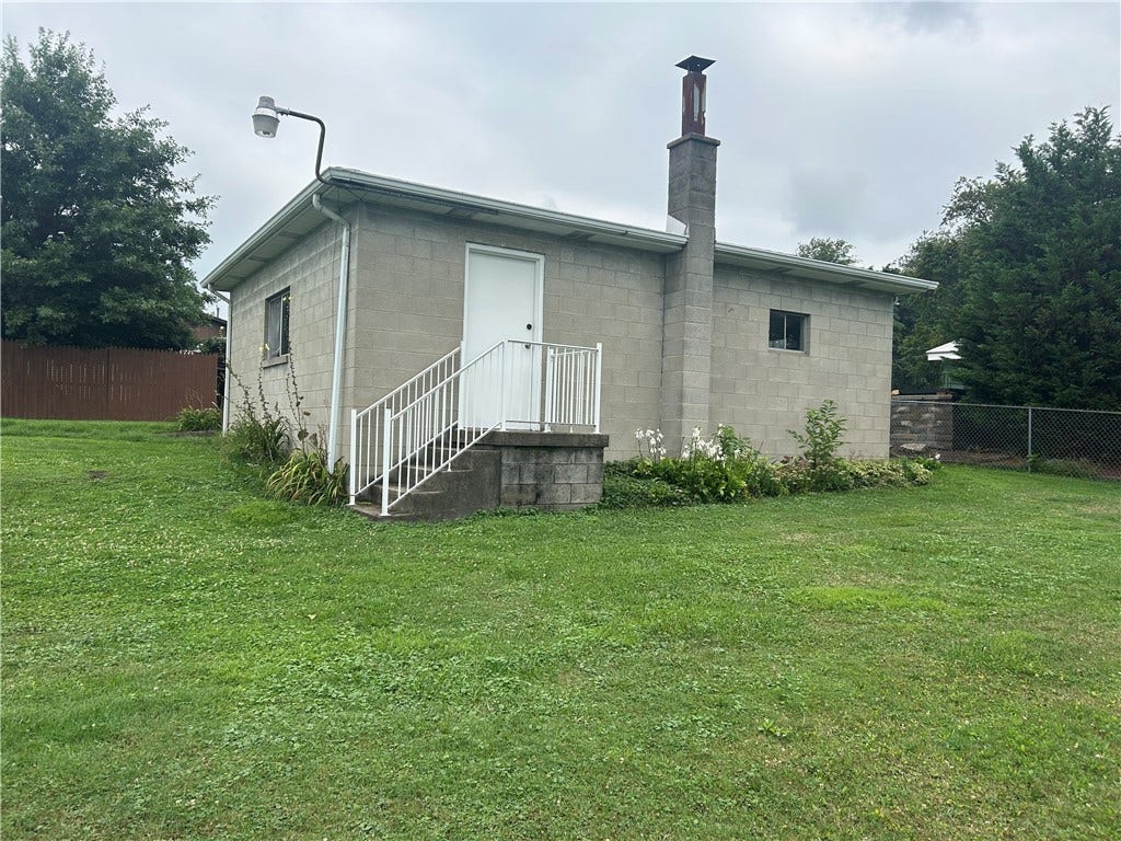 1416 Hawthorne St, Connellsville, PA 15425
