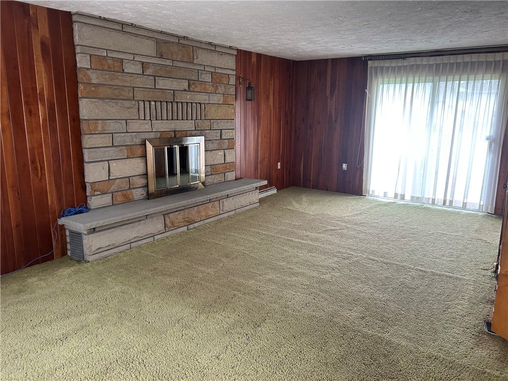 1416 Hawthorne St, Connellsville, PA 15425