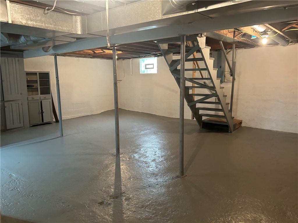1416 Hawthorne St, Connellsville, PA 15425