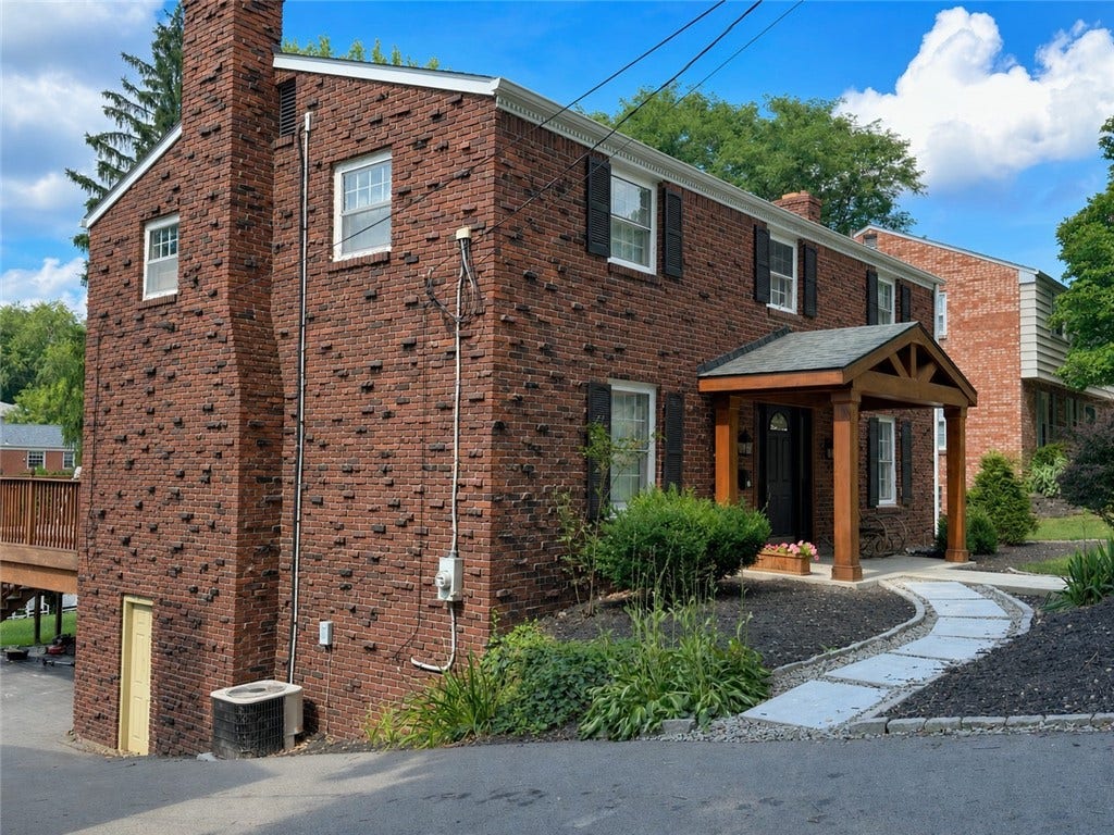 126 Piper Dr, Mt Lebanon, PA 15234