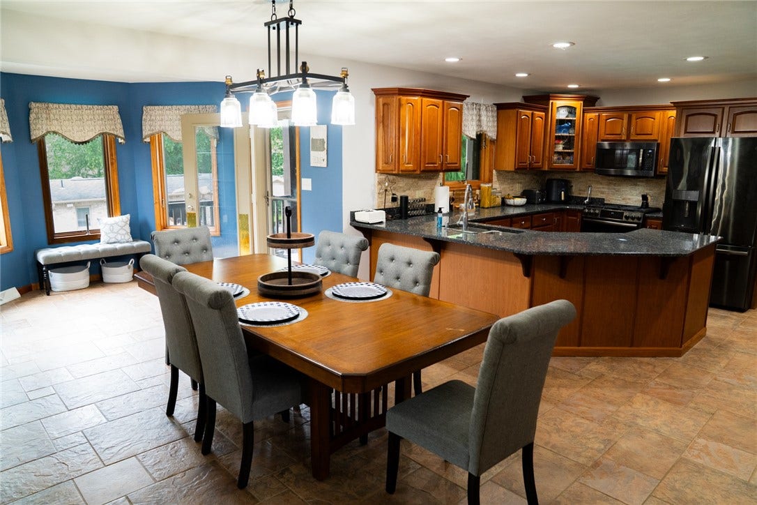 dining area with bump out to the trex deck