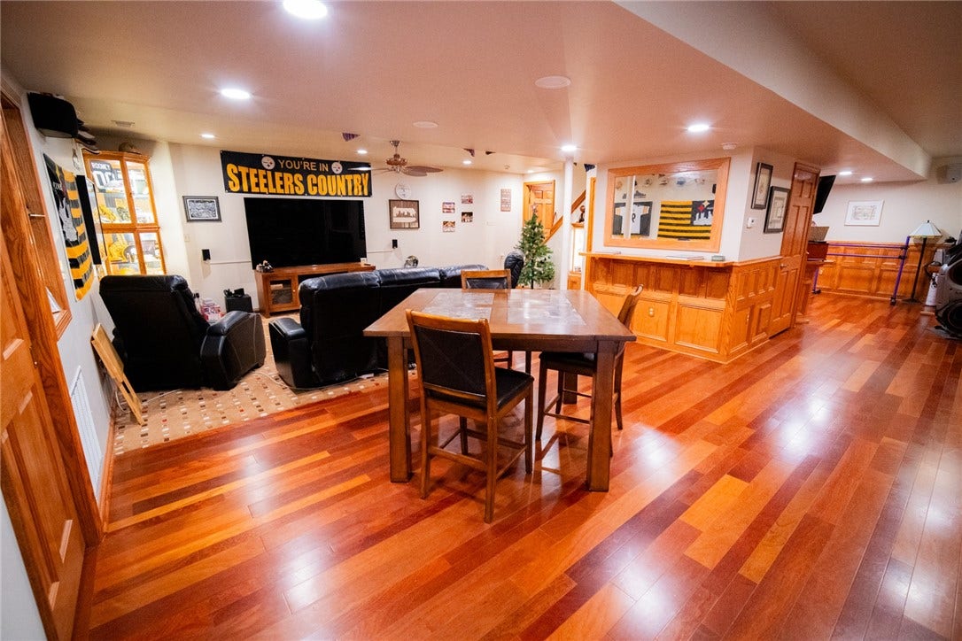 2182 Bradbury Ln, North Huntingdon, PA 15642