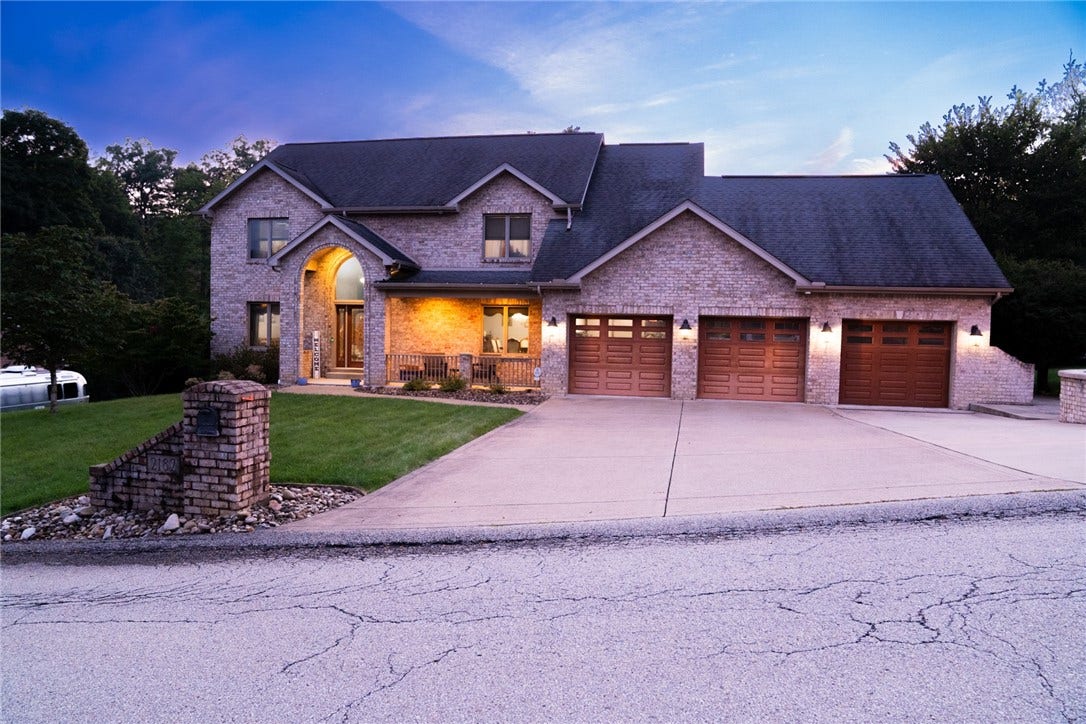 2182 Bradbury Ln, North Huntingdon, PA 15642