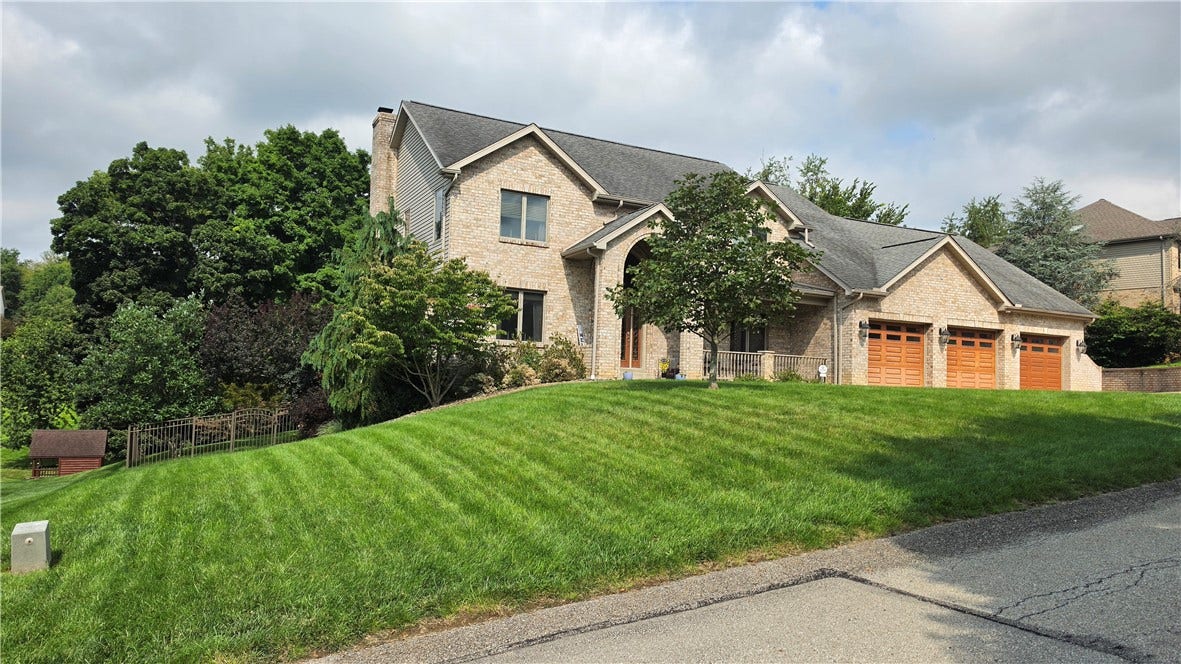 2182 Bradbury Ln, North Huntingdon, PA 15642