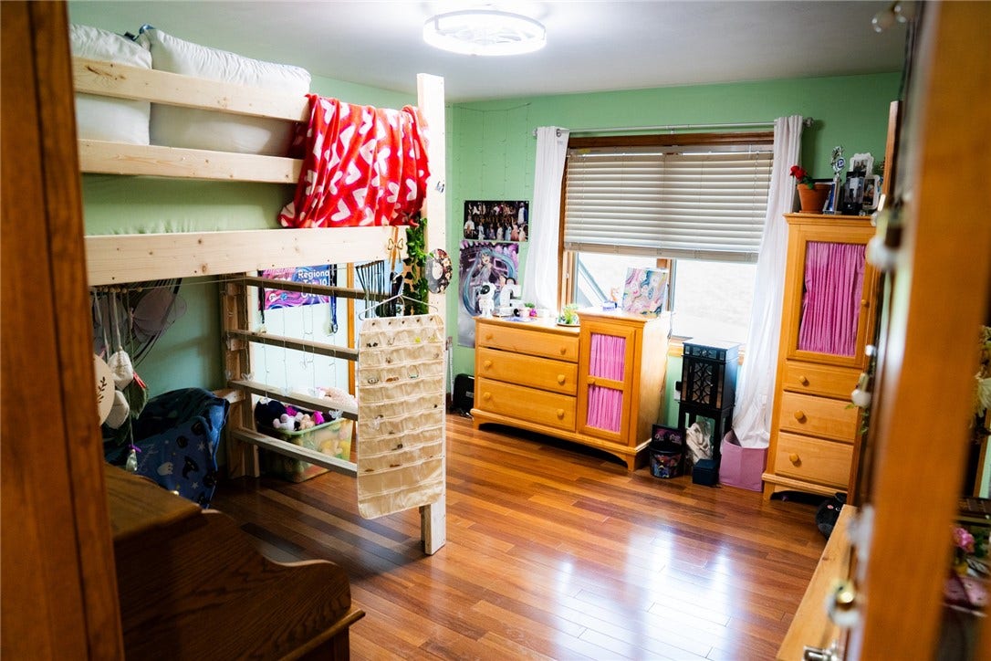 2182 Bradbury Ln, North Huntingdon, PA 15642