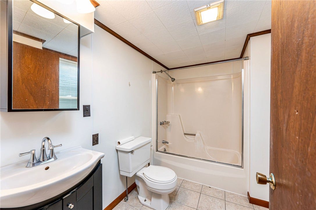 REAR HOUSE BATHROOM