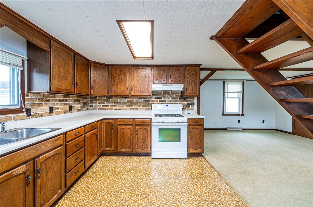 REAR HOUSE KITCHEN