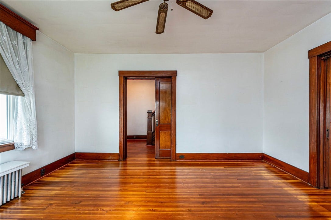 623 Brinker Ave, Latrobe, PA 15650 LIVING ROOM