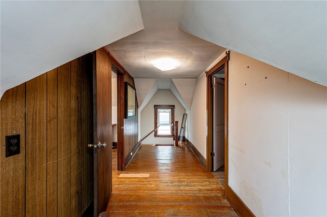 623 Brinker Ave, Latrobe, PA 15650 3RD FLOOR HALLWAY