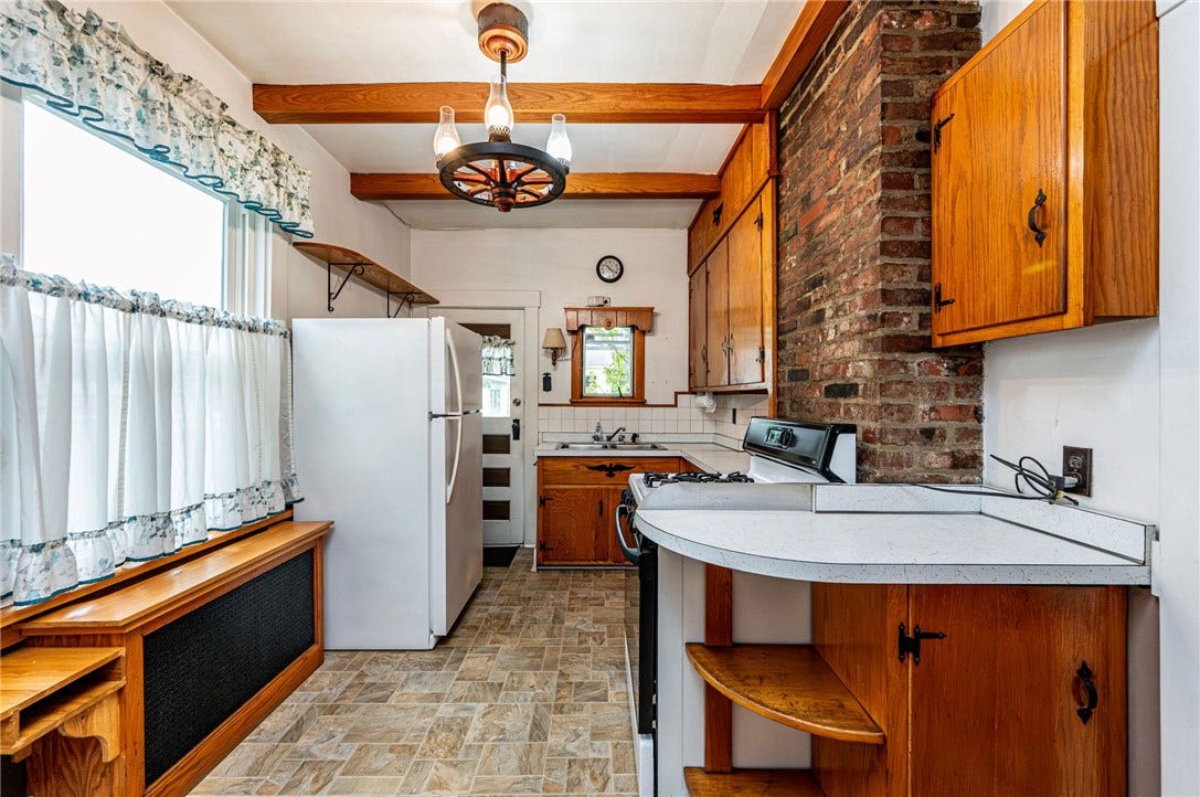 623 Brinker Ave, Latrobe, PA 15650 KITCHEN