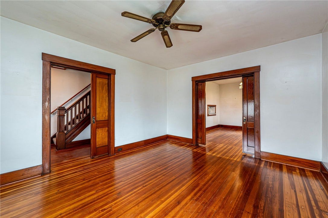 623 Brinker Ave, Latrobe, PA 15650 LIVING ROOM