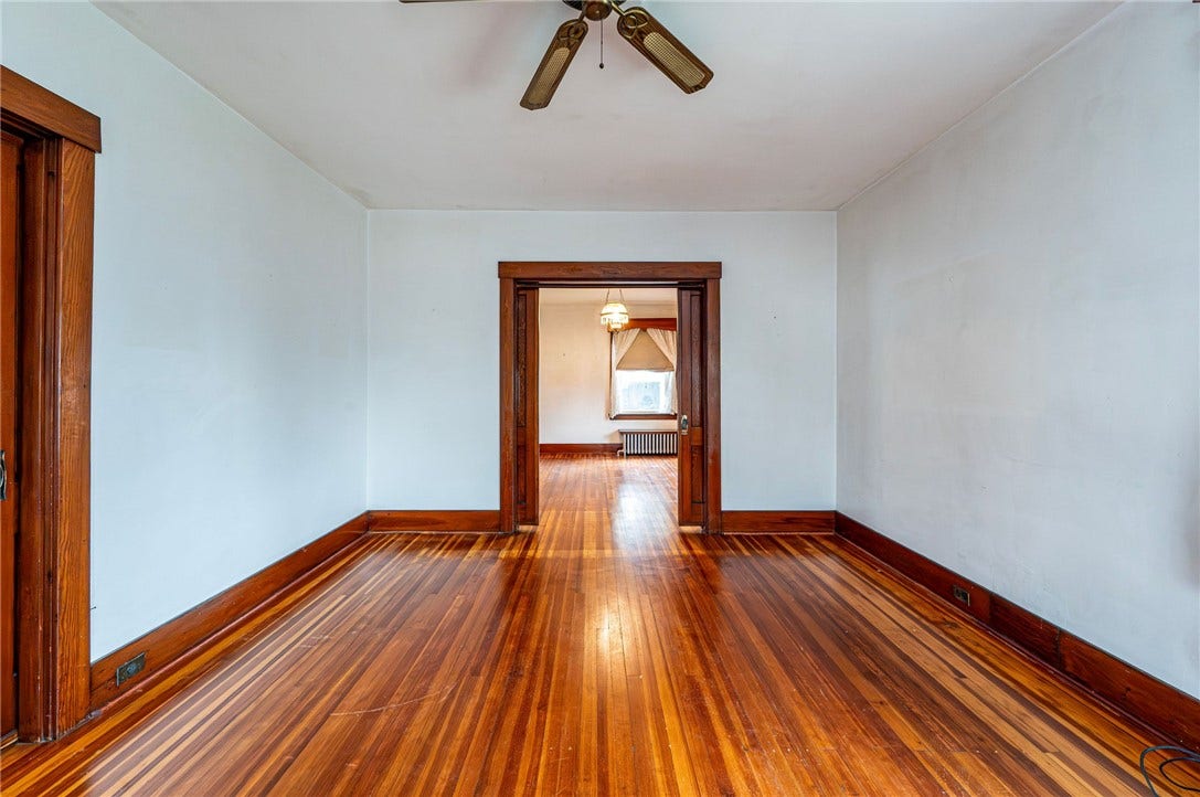 623 Brinker Ave, Latrobe, PA 15650 LIVING ROOM