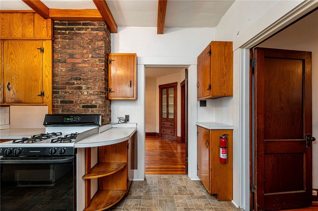 623 Brinker Ave, Latrobe, PA 15650 KITCHEN