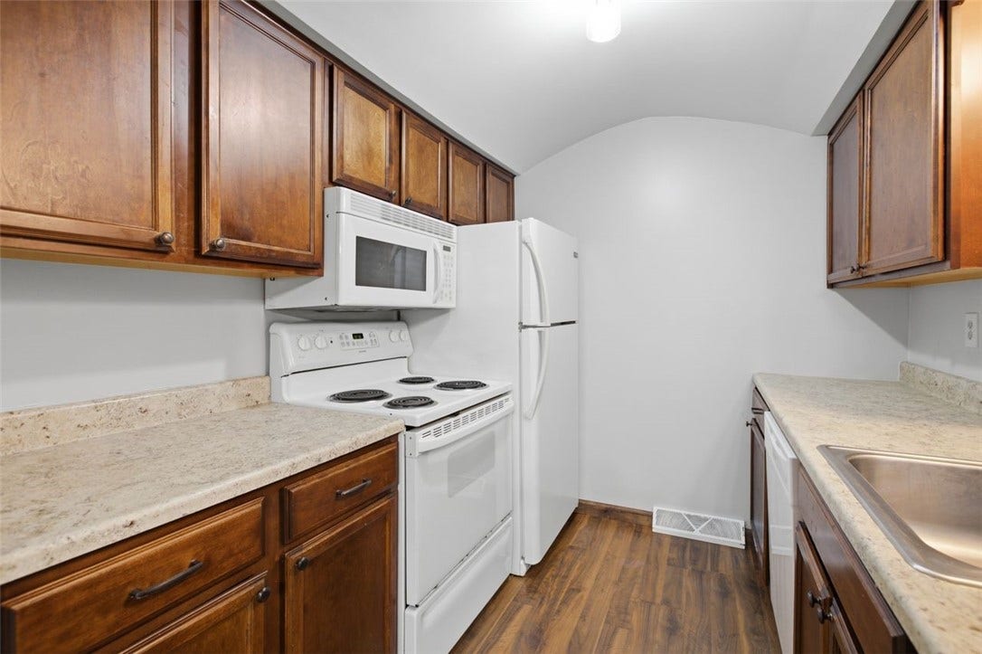 350 Woodbridge Dr, Pittsburgh, PA 15237
