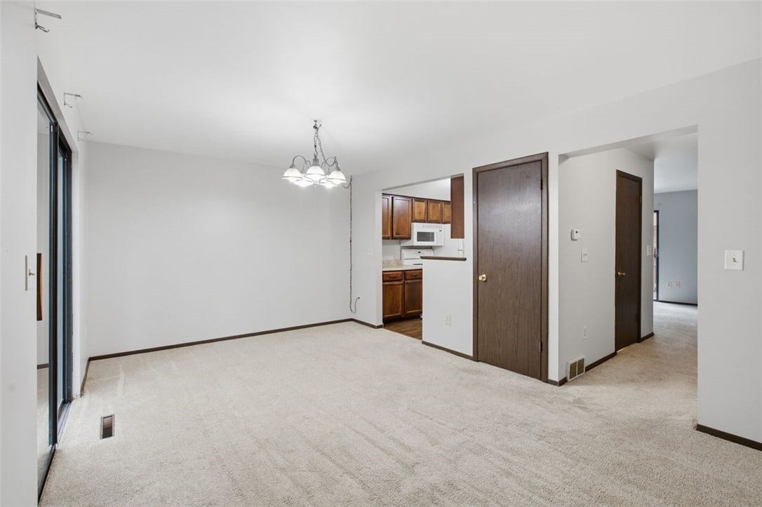 350 Woodbridge Dr, Pittsburgh, PA 15237
