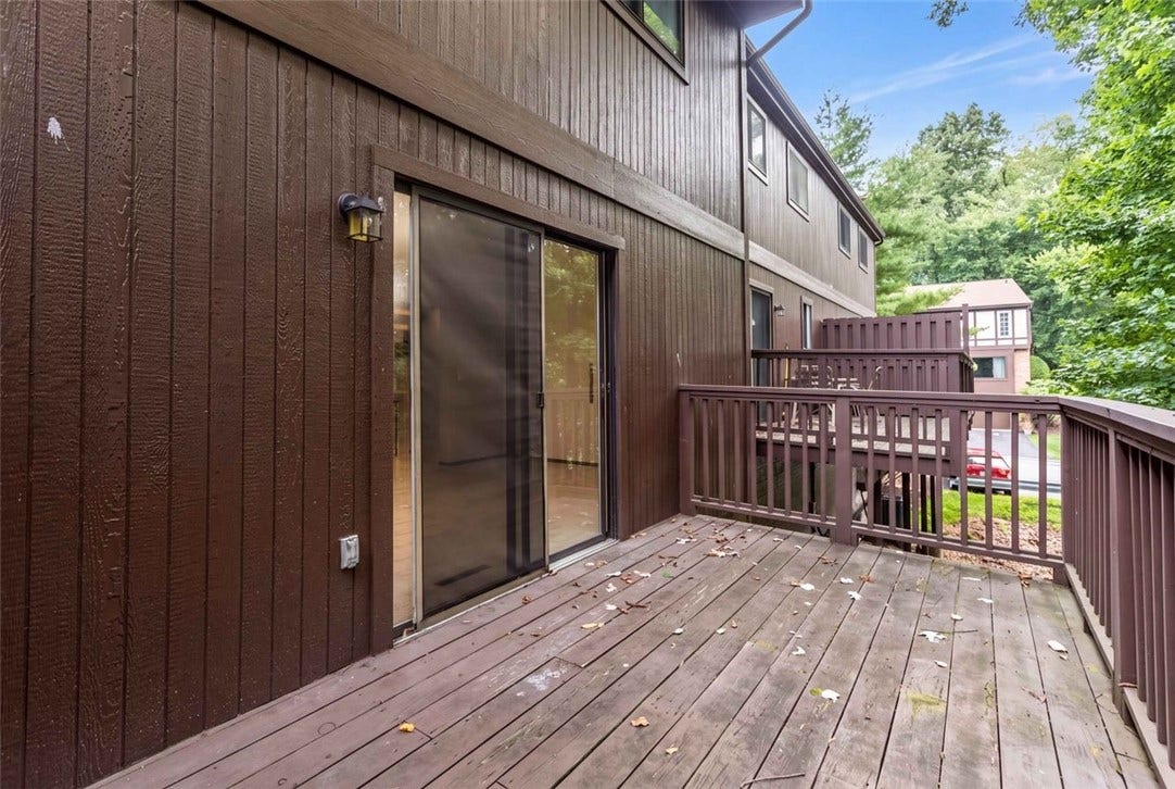 350 Woodbridge Dr, Pittsburgh, PA 15237