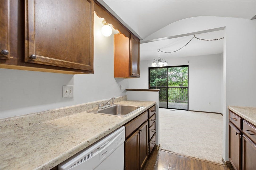 350 Woodbridge Dr, Pittsburgh, PA 15237