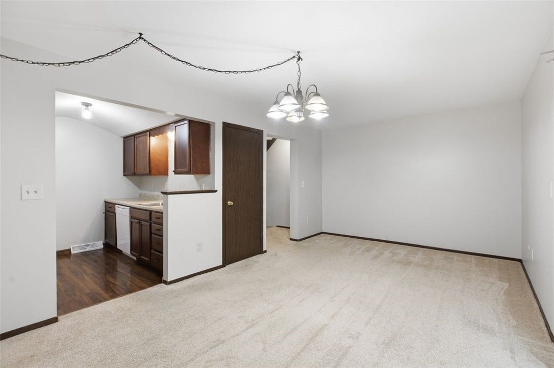350 Woodbridge Dr, Pittsburgh, PA 15237