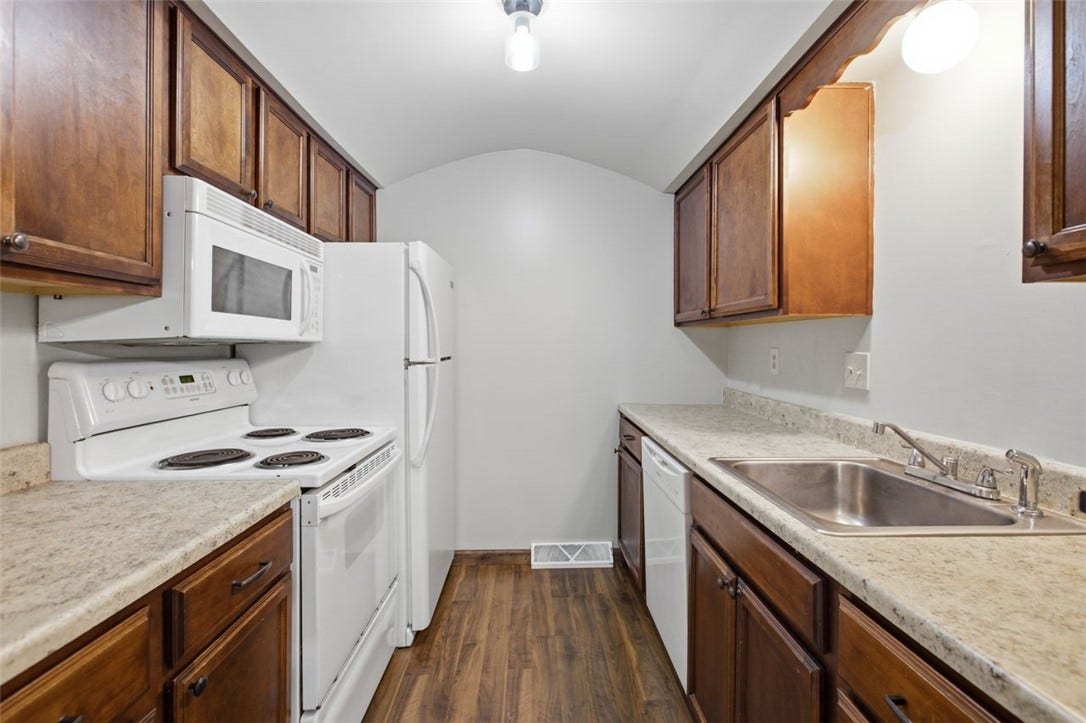 350 Woodbridge Dr, Pittsburgh, PA 15237