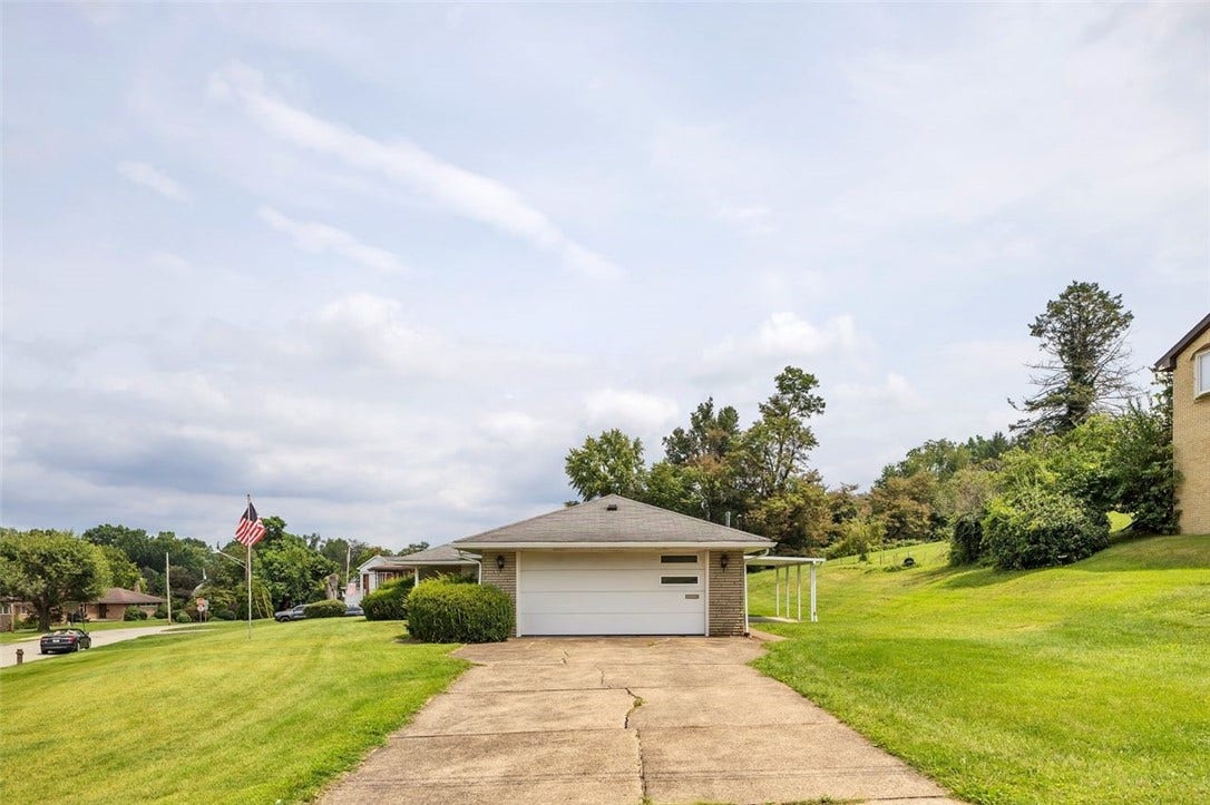 605 Regina Dr, Elizabeth, PA 15037