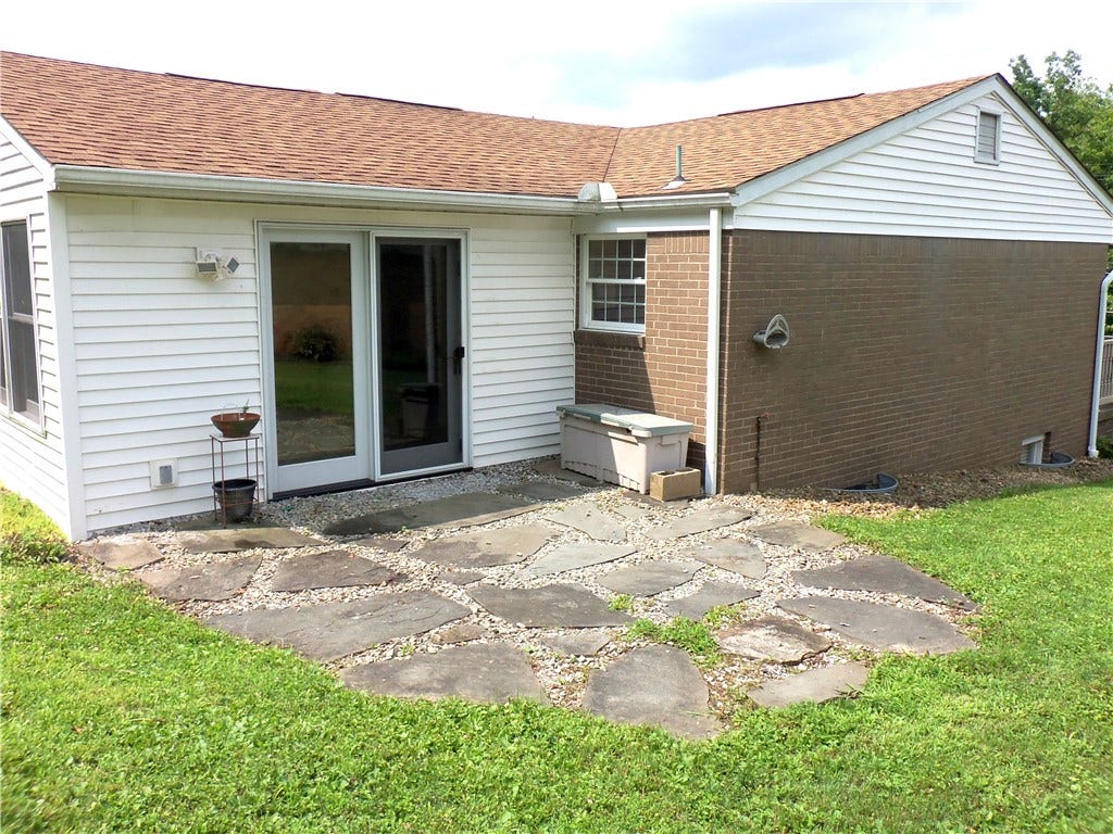 250 Waynesburg Road, Washington, PA 15301
