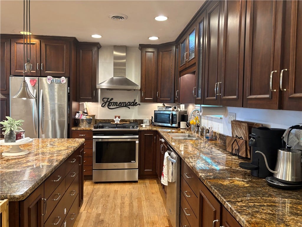 115 Frisbee Ave, Connellsville, PA 15425