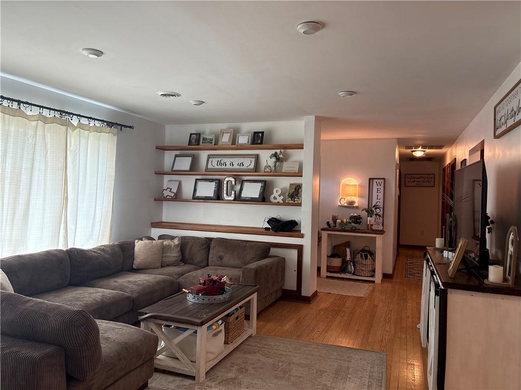 115 Frisbee Ave, Connellsville, PA 15425