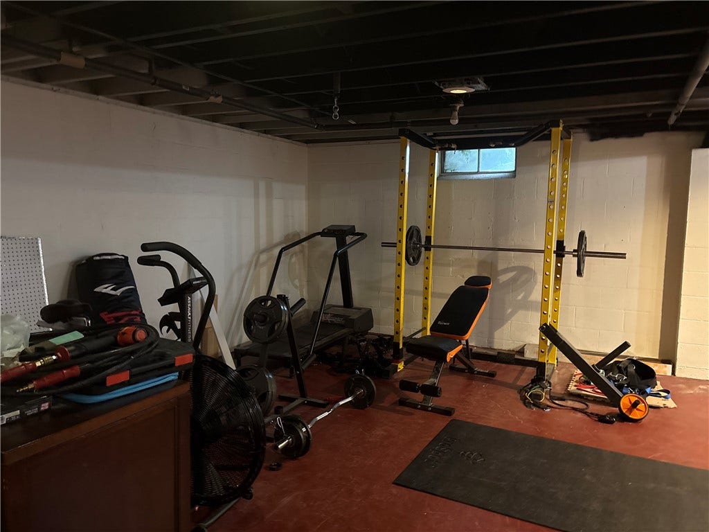115 Frisbee Ave, Connellsville, PA 15425