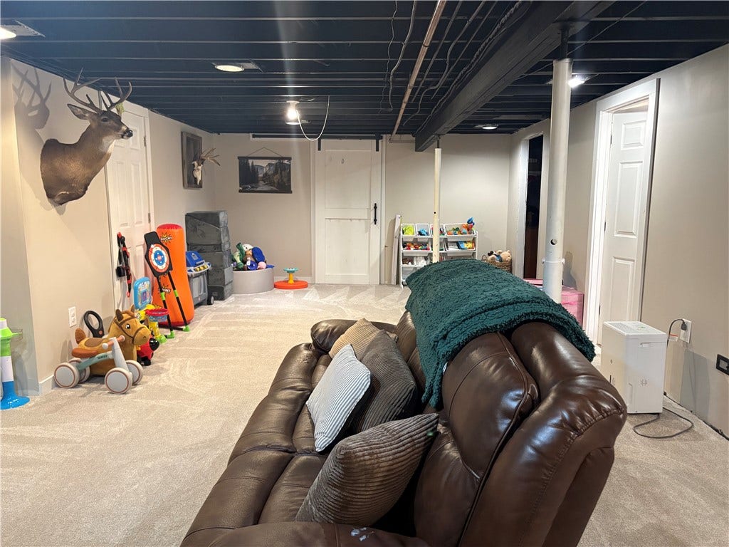 115 Frisbee Ave, Connellsville, PA 15425