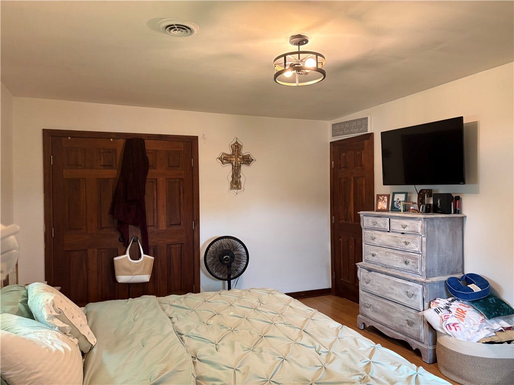 115 Frisbee Ave, Connellsville, PA 15425