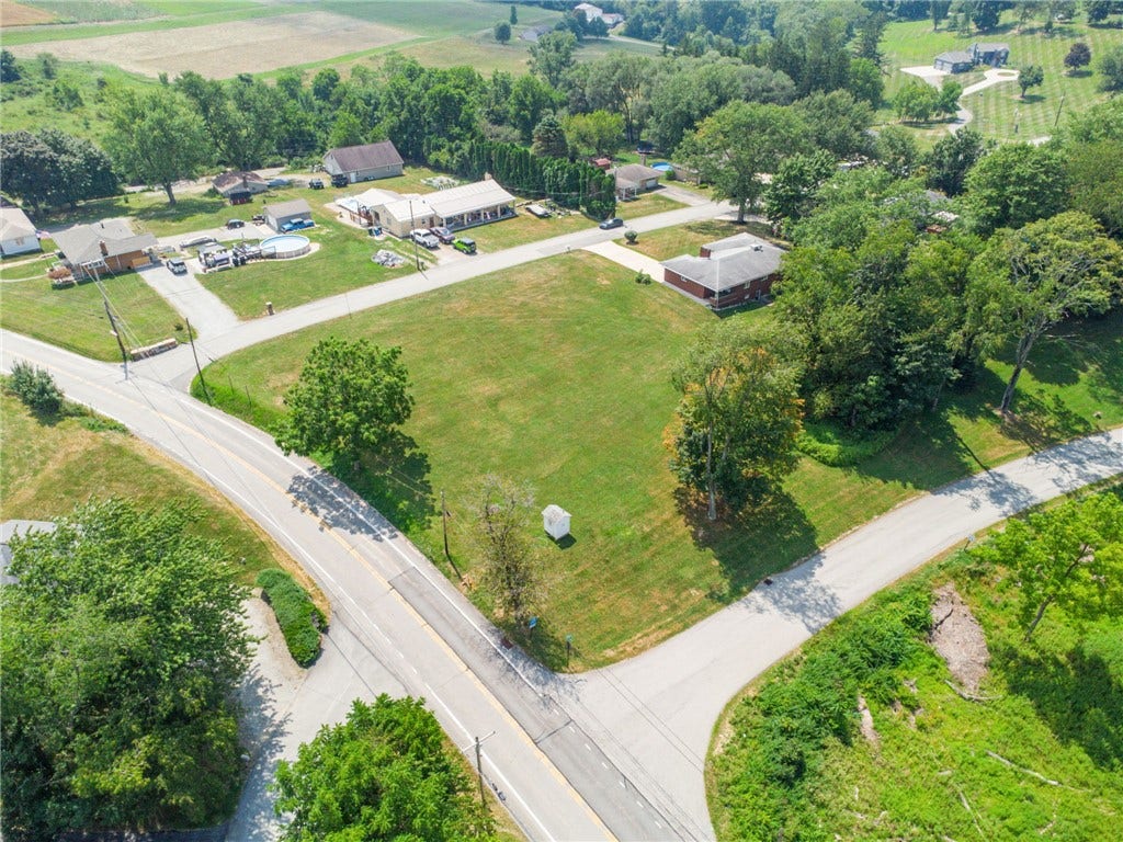 2 Fritchman Dr, Jeannette, PA 15644