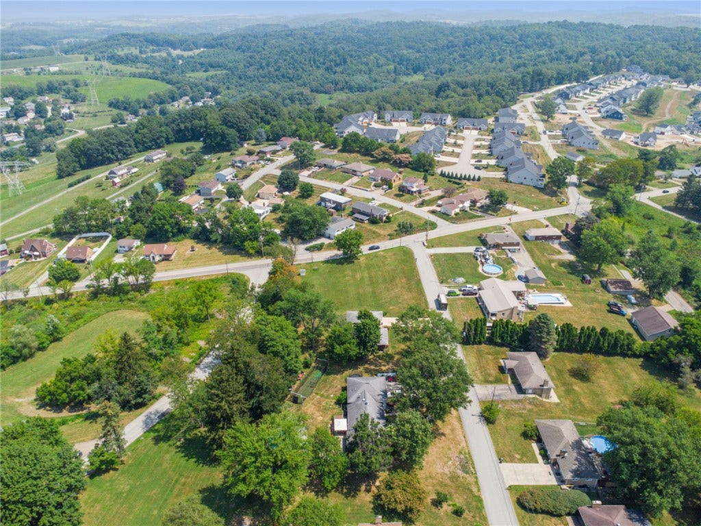 2 Fritchman Dr, Jeannette, PA 15644