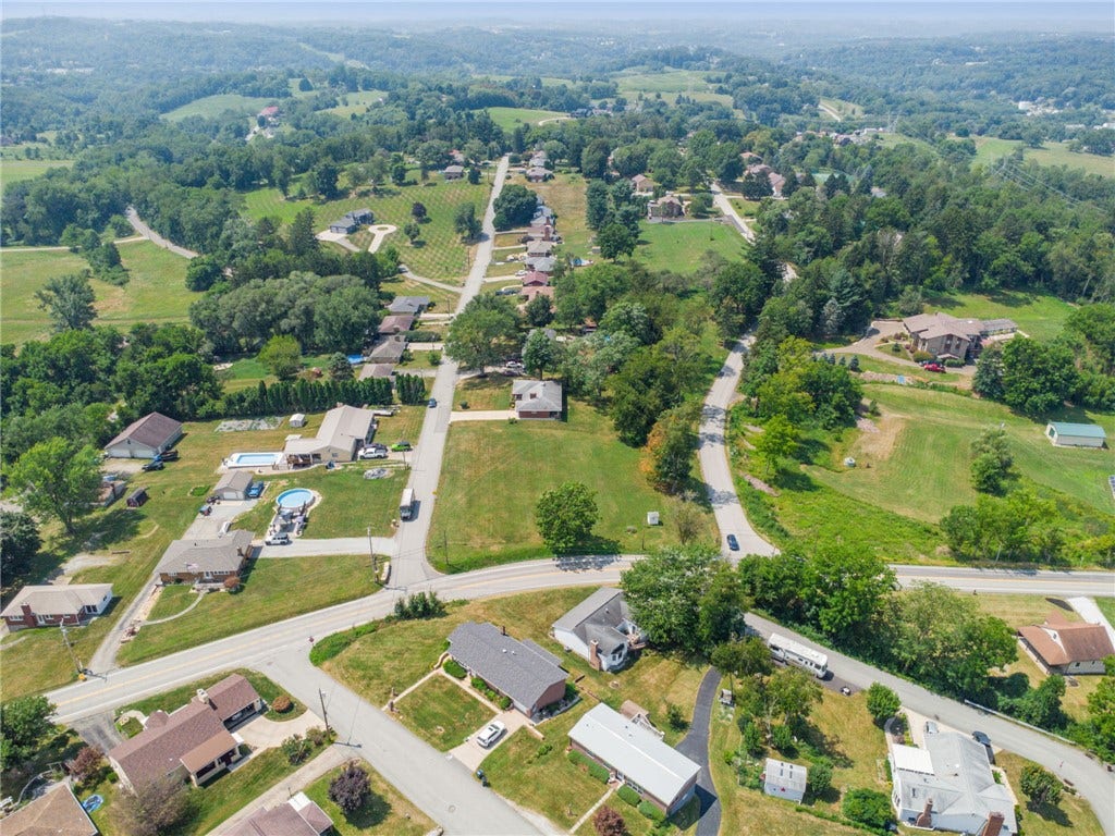 2 Fritchman Dr, Jeannette, PA 15644