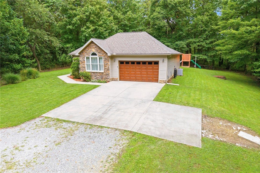 157 Reservoir Hill Road, Uniontown, PA 15401