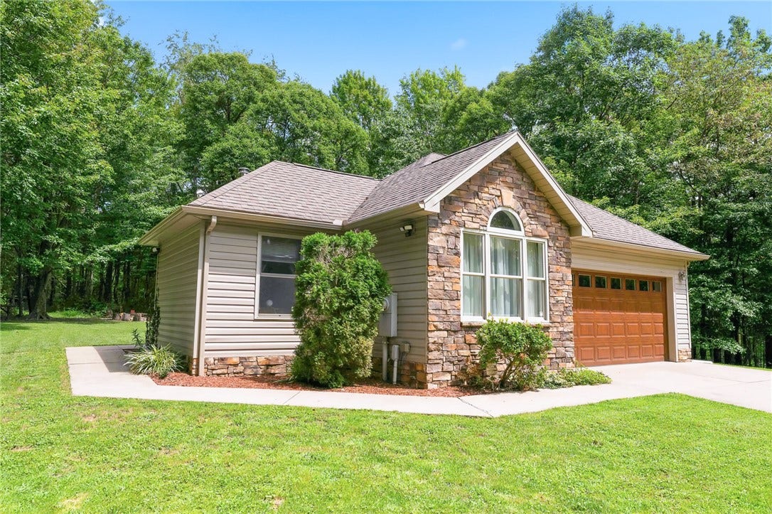 157 Reservoir Hill Road, Uniontown, PA 15401