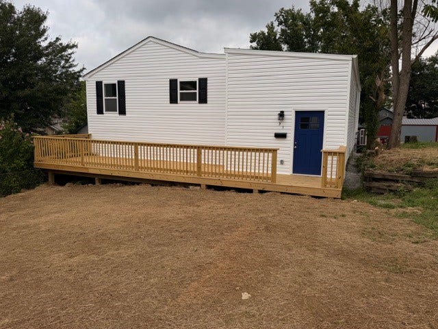 31 E Hallam Ave, Washington, PA 15301 Beautiful Front Entrance w 10' x 36' Deck.