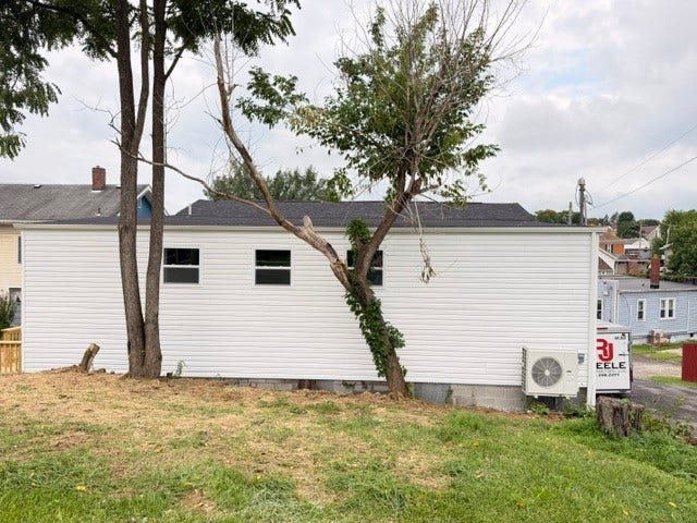 31 E Hallam Ave, Washington, PA 15301 Side View